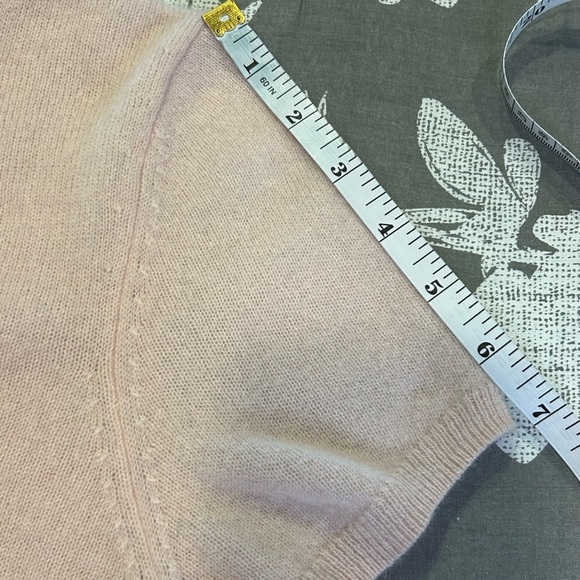 🌸”C by Bloomingdale’s” Light Pink Short Sleeve 100% Cashmere Sweater Size L🌷 - Picture 9 of 10